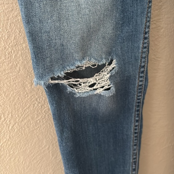 Women’s Hollister Ultra High Rise Super Skinny Distressed Jeans Size 5L 27W 32L - Picture 2 of 9